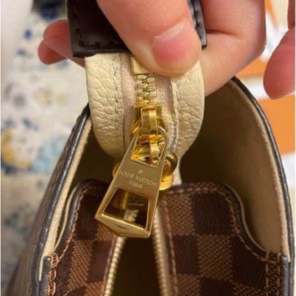 Authentic LV cross body/ shoulder bag. - Picture 5 of 10